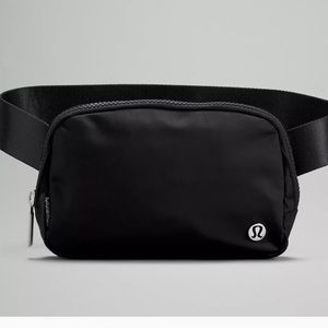 Lululemon black Everywhere belt bag with extended strap new Fanny pack